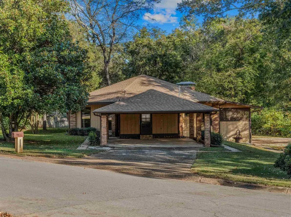 1718 Rock Creek Dr, Benton, AR 72019