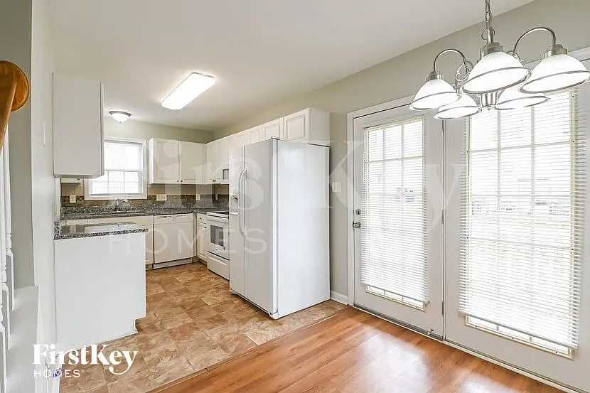 3 bed, 2.5 bath, 1131 sqft, $1,920 — Photo 4