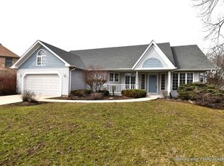 570 Renee Ct, Geneva, IL 60134