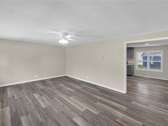 4th image of 415 N Washington St