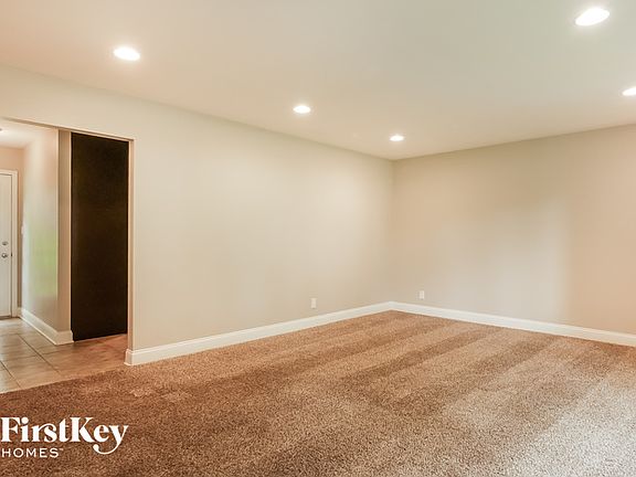 3rd image of 812 Baskin Dr