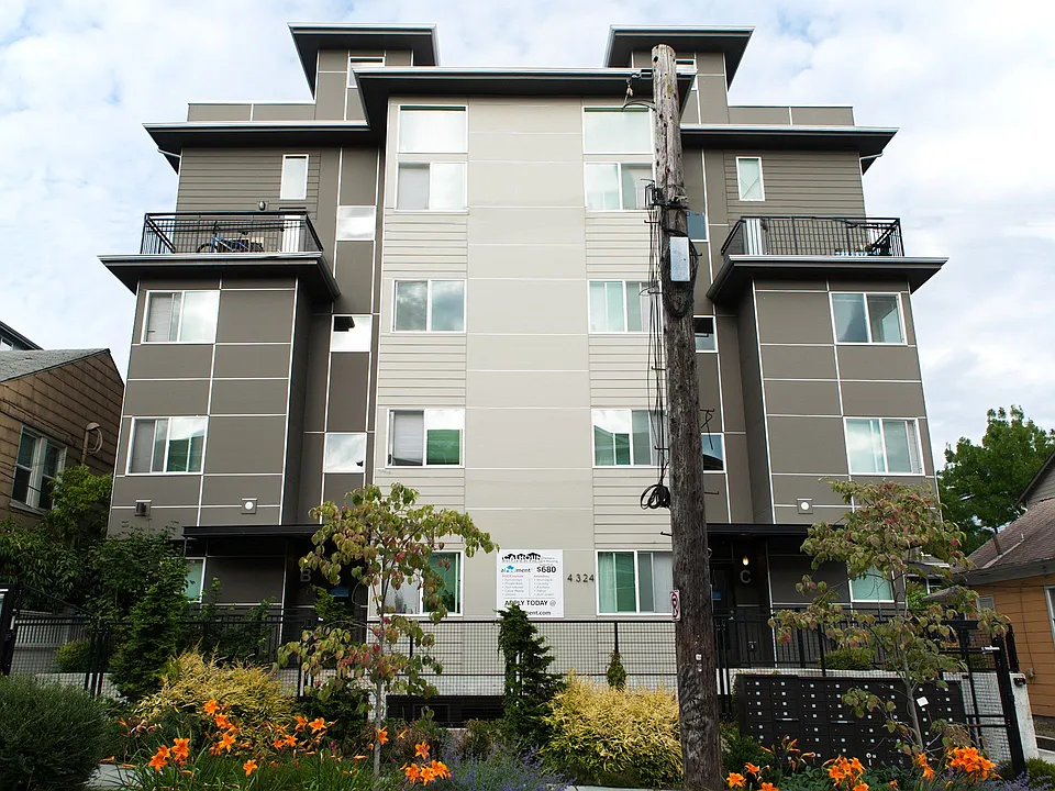 Studios near UW