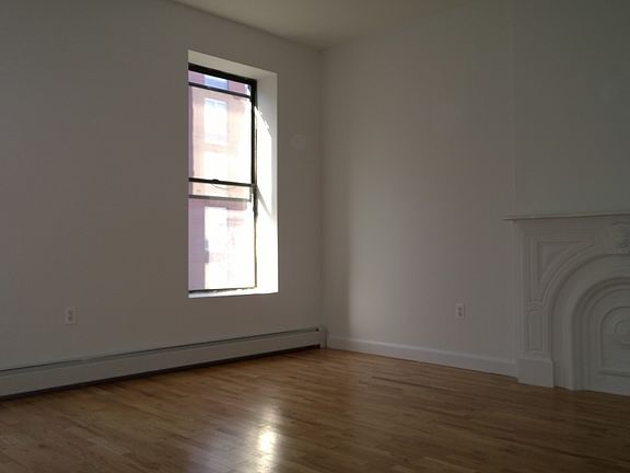 3rd image of 286 Saint James Pl APT 2