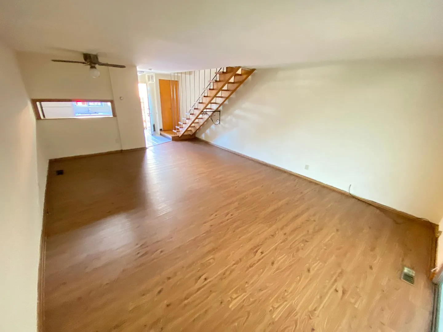 (33) 167 E. 14th Avenue — Photo 2