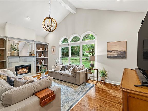 3rd image of 2072 Quail Run Dr
