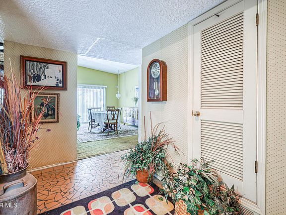 5th image of 220 Moonglow Dr