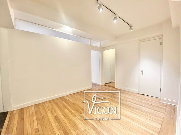 4th image of 330 E 43rd St APT 201