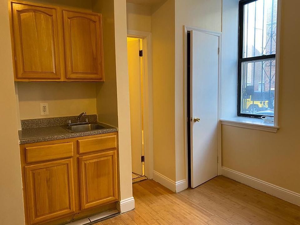 2nd image of 280 E 21st St APT 1G