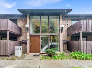 6850 Carriage Hill Dr #D55, Brecksville, OH 44141