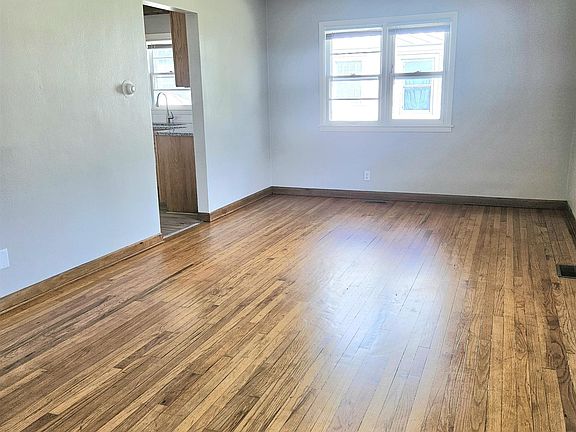 3rd image of 2207 Paradise Blvd