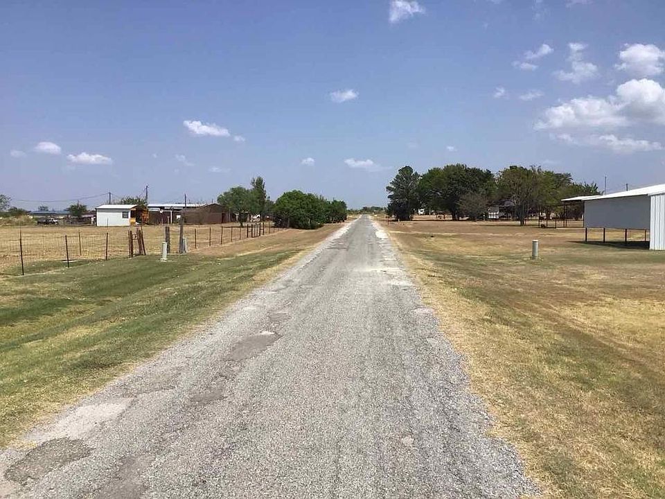 2nd image of 2100 N 2784th Rd