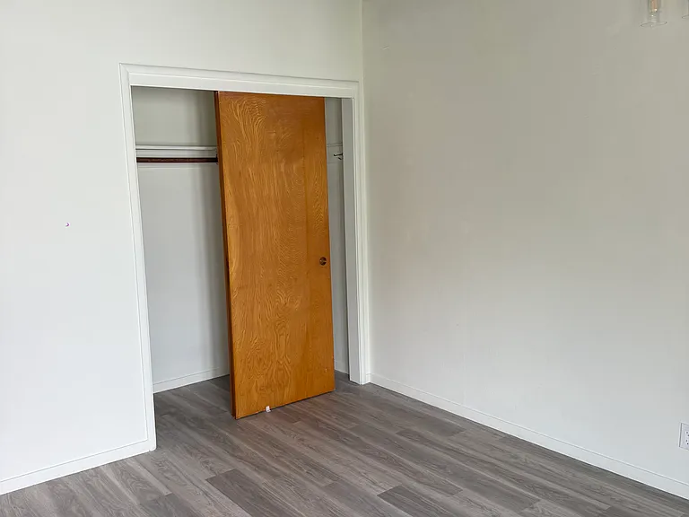 closet bedroom2