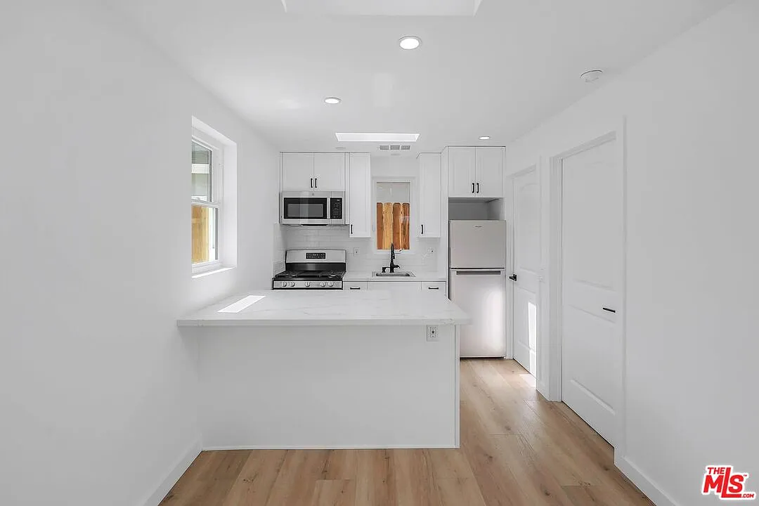 1 bed, 1.0 bath, 285 sqft, $1,995 — Photo 4