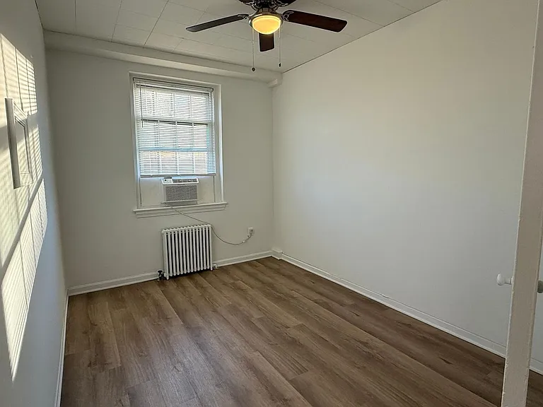 2060 N Vermont Street — Photo 8