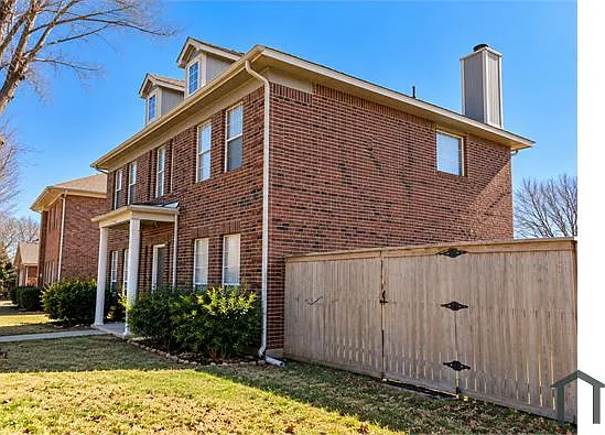5 bed, 2250 sqft, $4,200 — Photo 4