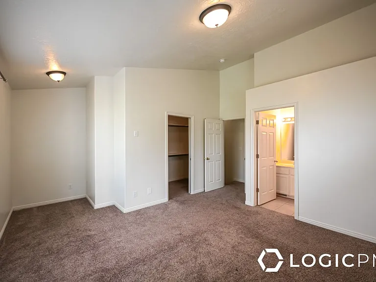 1743 S 750 E #UPSTAIRS — Photo 15