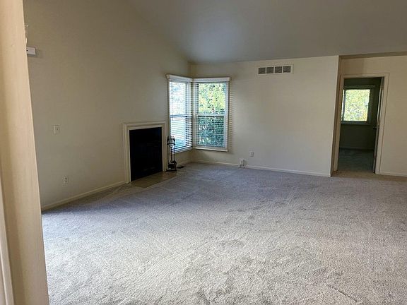 3rd image of 1629 Glenbrooke Ct