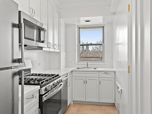 3rd image of 945 5th Ave APT 6B