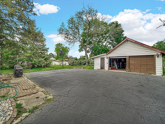 3rd image of 2748 Bellwood Ave