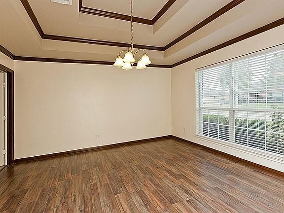4th image of 406 Jessamine Way