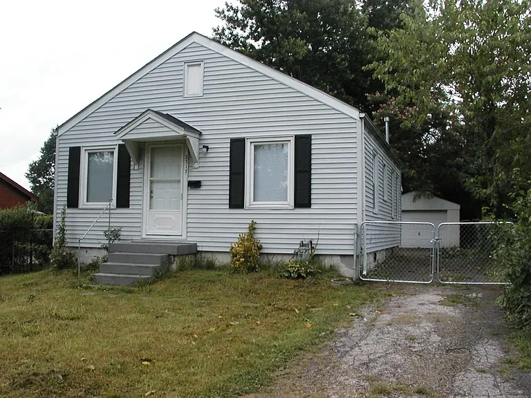 2317 Ratcliffe Ave — Photo 2