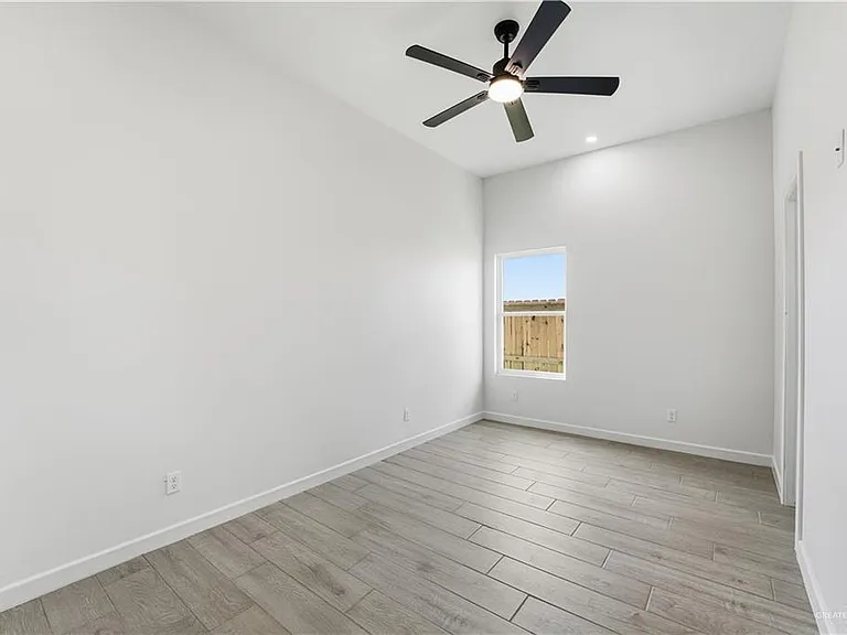 5709 Notre Dame Ave #B — Photo 12
