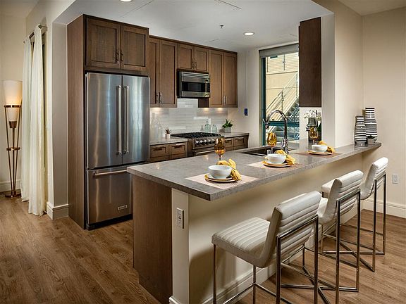 2nd image of 2300 Wilshire Blvd #3367377