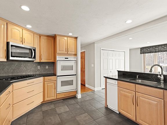 3rd image of 102 Chisholm Rd
