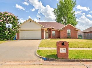 420 E Magnolia Ter, Mustang, OK 73064