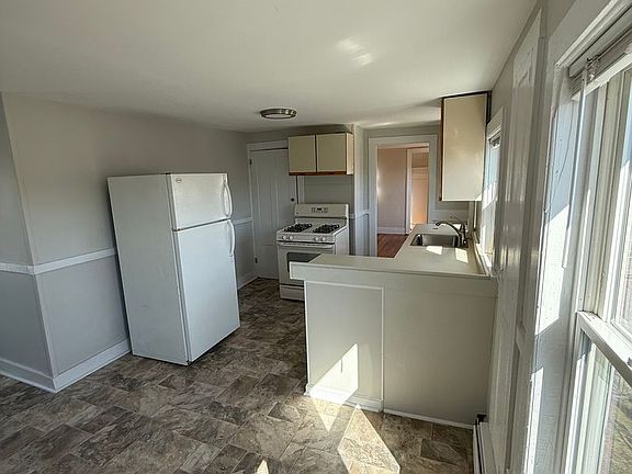 2nd image of 104 Emerson St #2R
