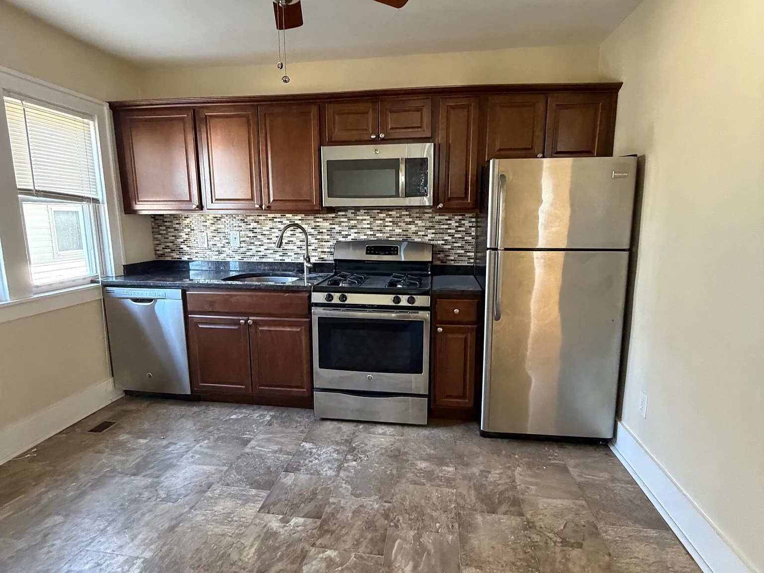 1 bed, 600 sqft, $1,195 — Photo 2