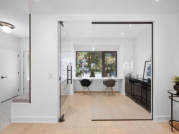 4th image of 374 Spadina Rd