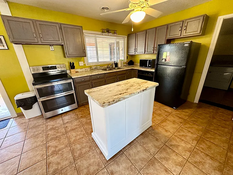 2515 Frances St NE — Photo 6