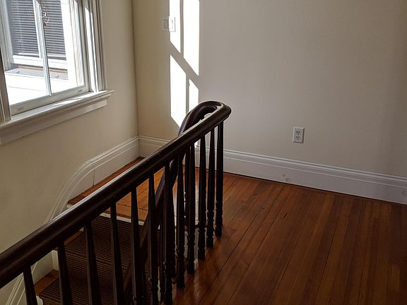 5th image of 28 Hoyt St #A