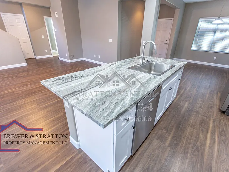 5816 W Gwen St — Photo 12