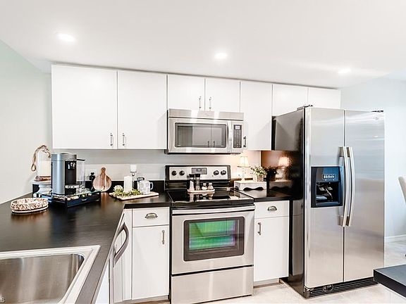 5th image of 1001 N Collier Blvd #301