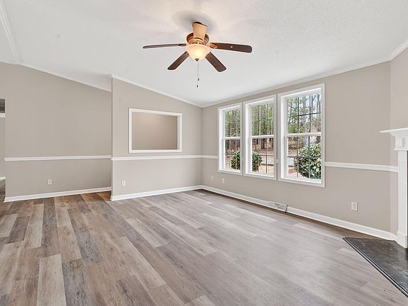 5th image of 154 Hickory Tree Ln