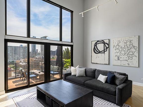 4th image of 616 W Fulton St APT 712