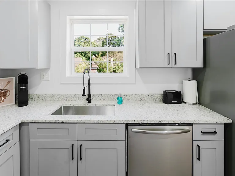 1210 Washtenaw Ave — Photo 15