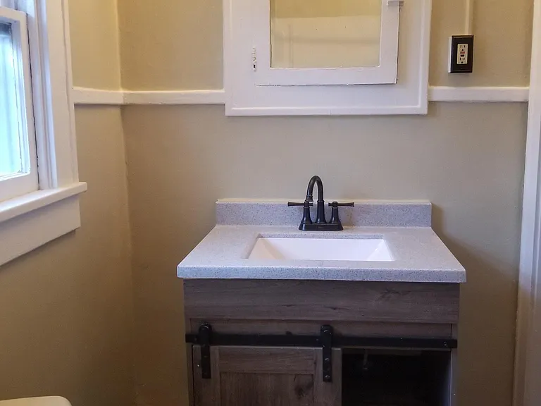 2401 Shelby St #4 — Photo 18