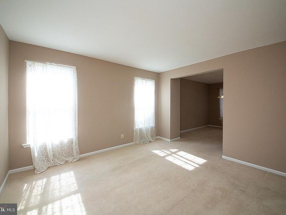 5th image of 717 Queen Rd
