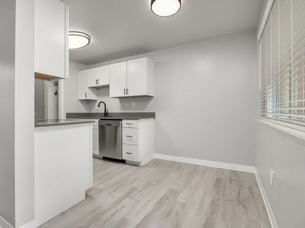 Bridgeport Square, 4401 76th Ave W APT 5, Tacoma, WA 98466