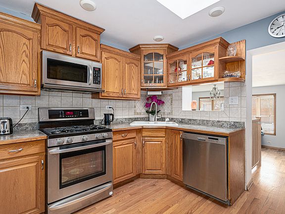 4th image of 7901 W 93rd St