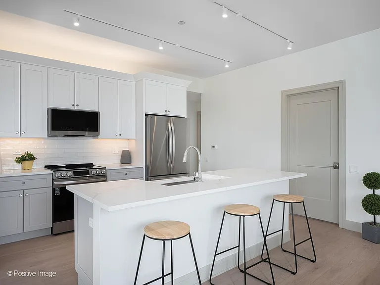 3202 N Racine Ave #306 — Photo 5