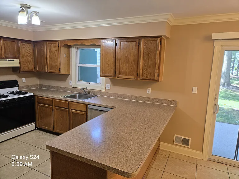 19 Dallenbach Ln — Photo 6