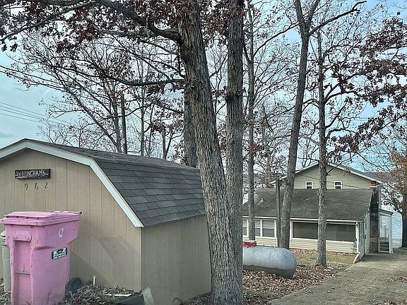 2nd image of 962 Cable Point Dr