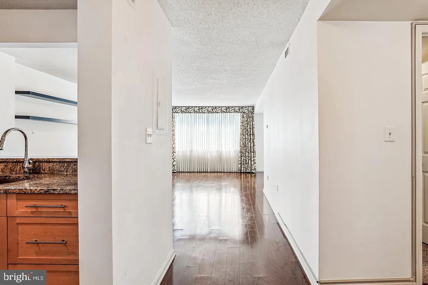 10101 Grosvenor Park Condo — Photo 4