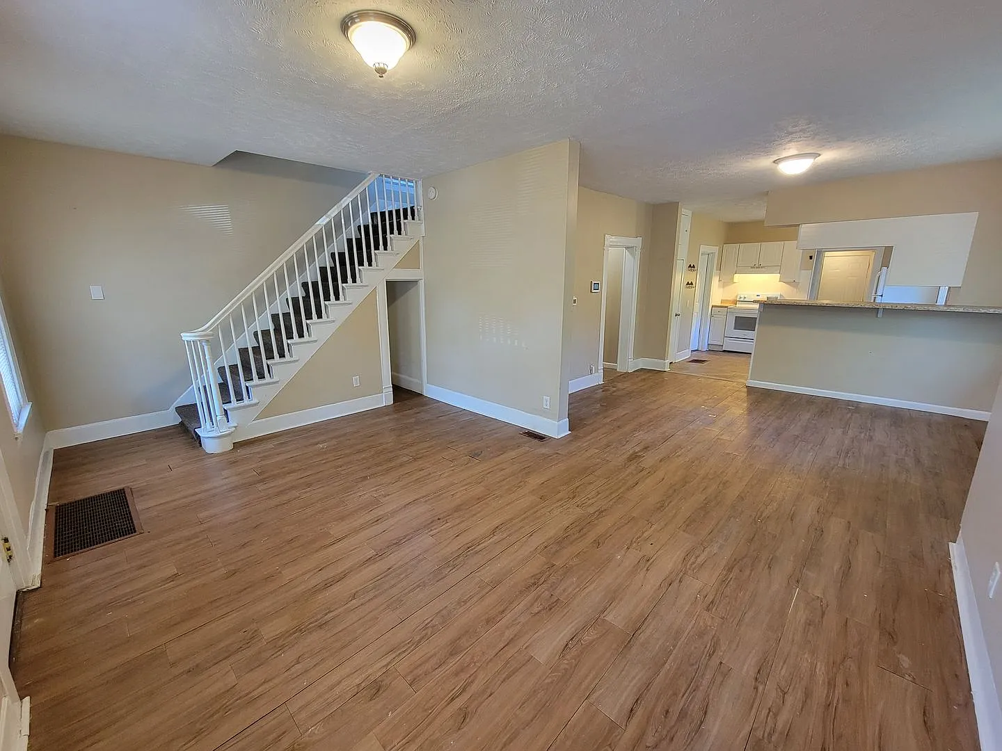 728 Frances Street — Photo 3