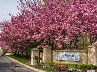 105 Windwatch Dr, Hauppauge, NY 11788
