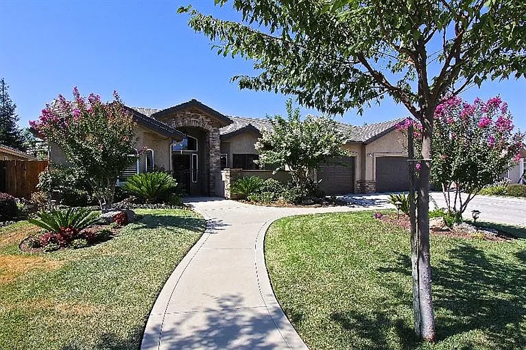 2870 Holland Ave photo 1
